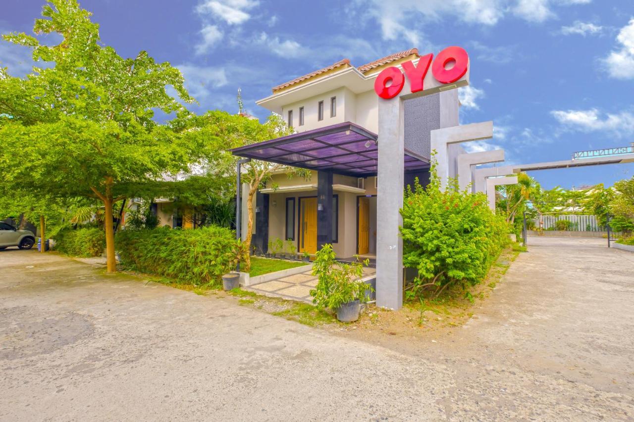 Oyo 2284 Grand Villa Meninting Montongbuwoh Εξωτερικό φωτογραφία